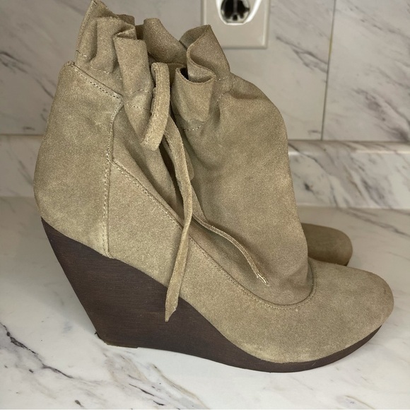 Steve Madden “Matti” Leather Wedge Booties - Size 8M - Picture 12 of 13